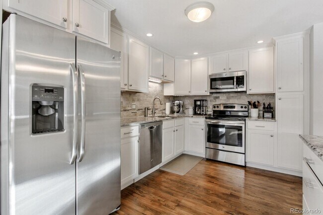 Building Photo - 3850 W Radcliff Ave