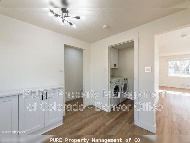 Building Photo - 5525 Brentwood St