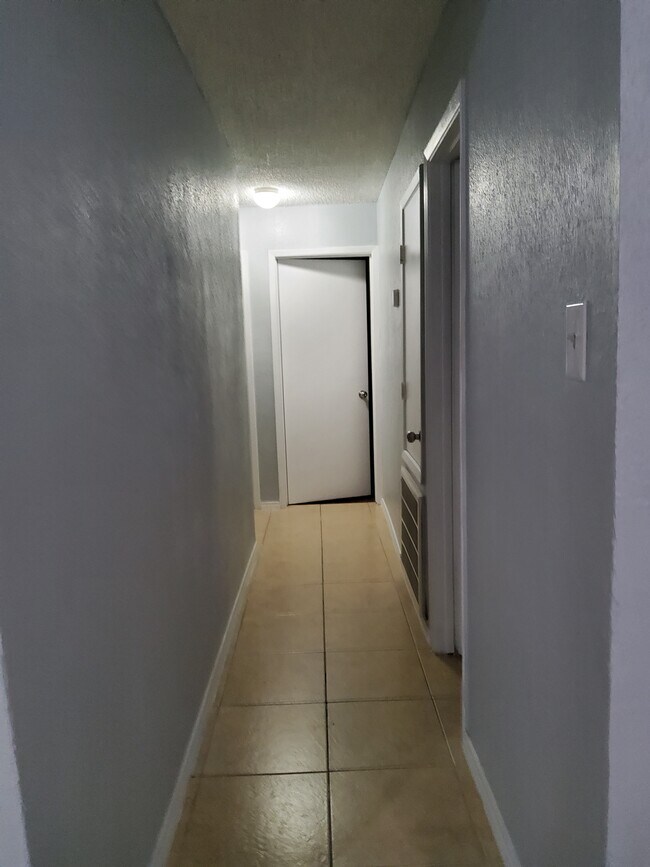 Building Photo - 10151 Inwood Hollow Ln