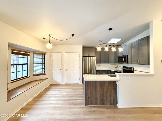 Building Photo - 1595 Sierry Peaks Dr
