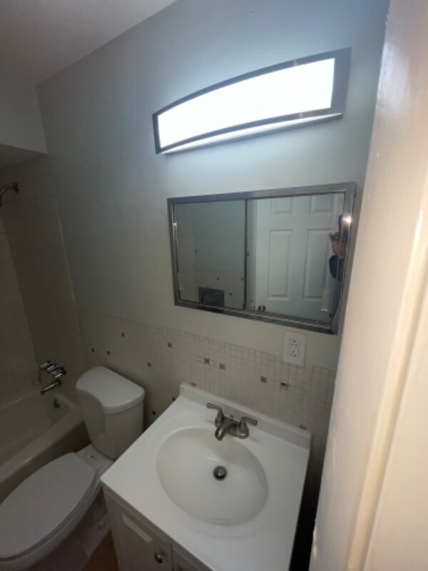 Building Photo - 3107 Chariton