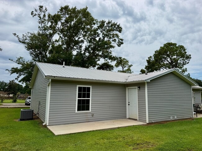 Building Photo - 25105 Lavinia Ave