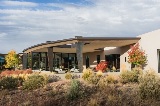 Building Photo - 36 Plz del Centro