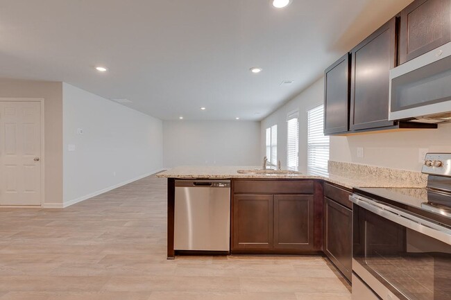 Building Photo - Spacious 5-Bedroom, 3-Bath Home in Prime F...