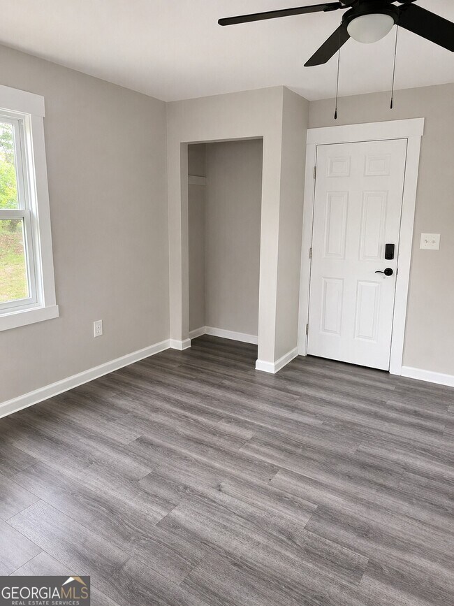 Building Photo - 1522 Central Ave