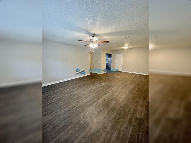 Building Photo - 2BR/1BA| Newly Renovated  Unit | With Central Air | In Kansas City!