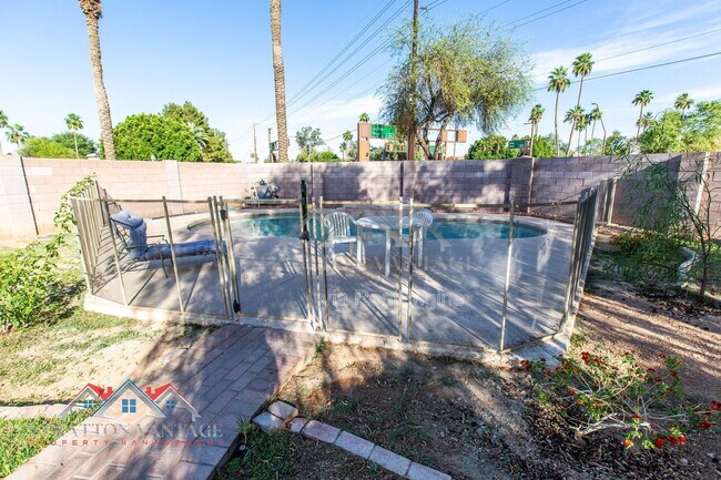 Building Photo - 1891 E Brentrup Dr