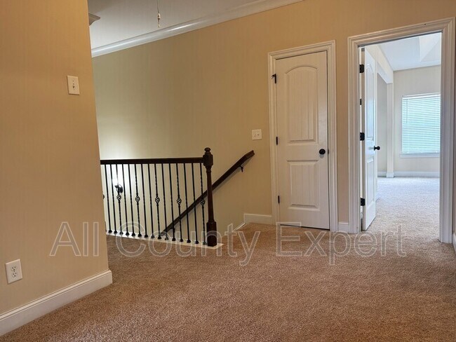 Building Photo - 5065 Rialto Way
