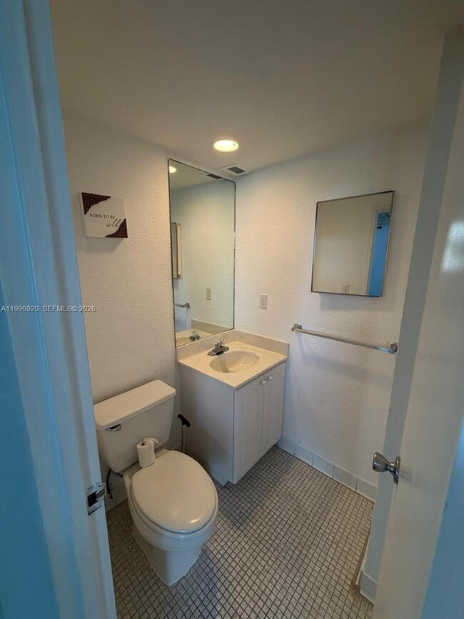 Building Photo - 4001 S Ocean Dr