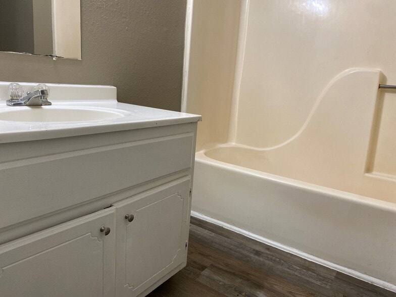 Building Photo - 29 Woodmont Dr