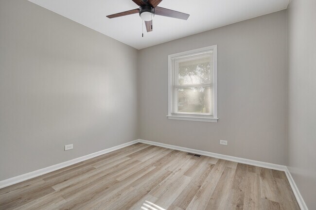 Building Photo - 1031 Maple Ln