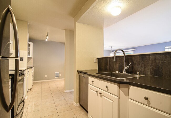 Building Photo - Shoreline Two Bedroom Condo