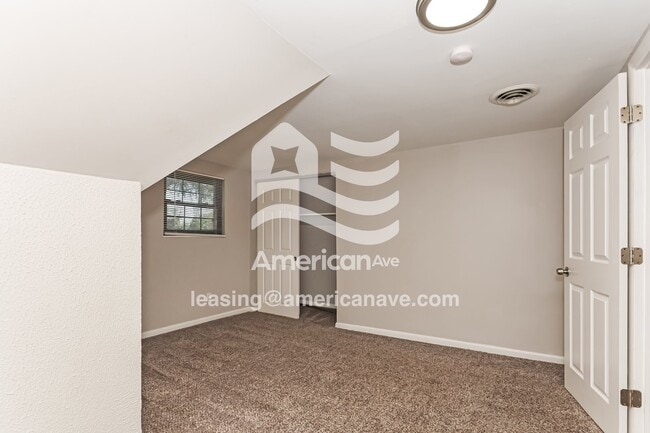 Building Photo - 297 E Melford Ave