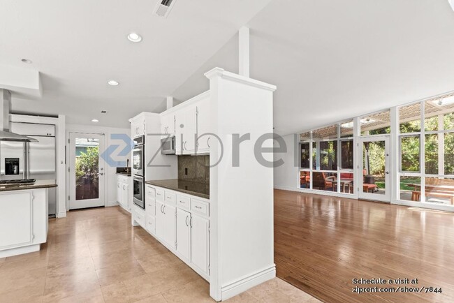 Building Photo - 361 Linfield Dr