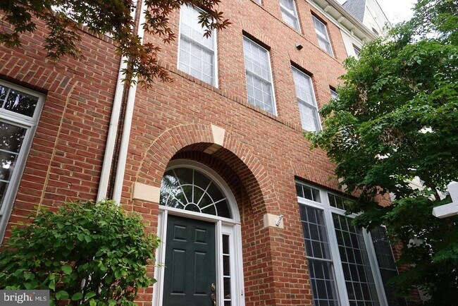 Building Photo - 1115 Crestfield Dr