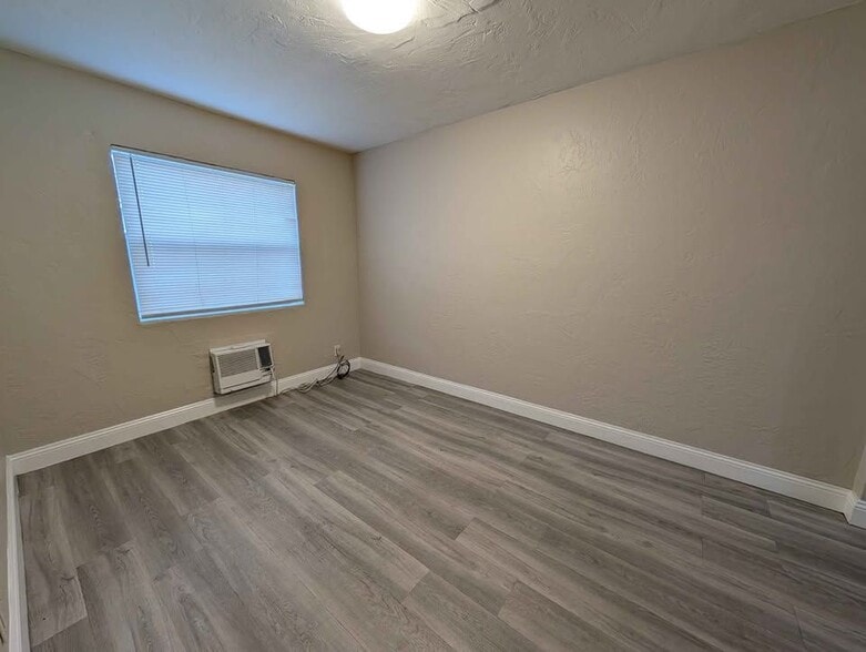 Building Photo - 2300 Douglas St