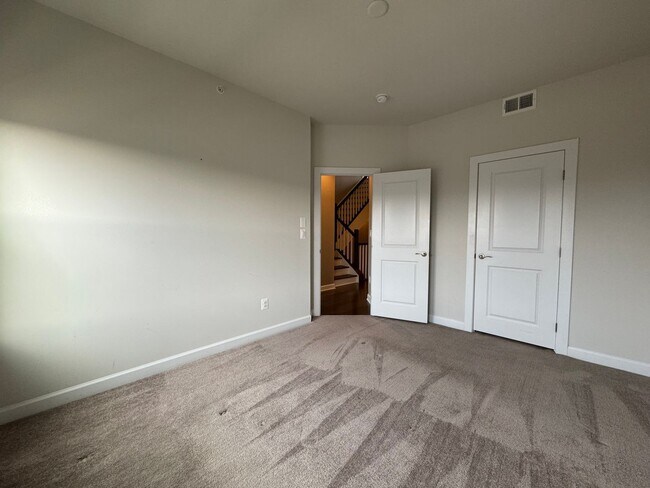 Building Photo - Stunning 4 Level 4 Bed 3/2 Bath Home With Balcony And Deck In Westmoore At Moorefield