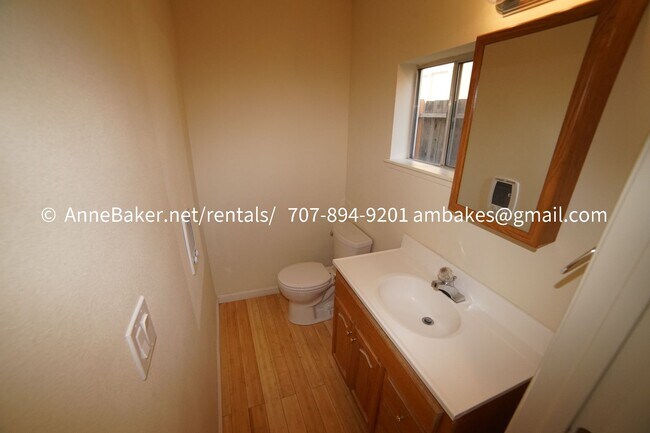 Building Photo - Downtown - PGE and Water/Sewer Included in the rent