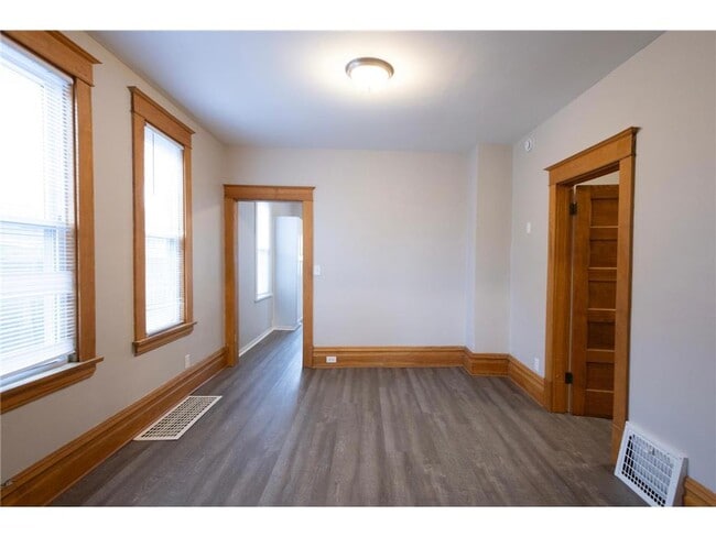 Building Photo - 810 Concordia Ave