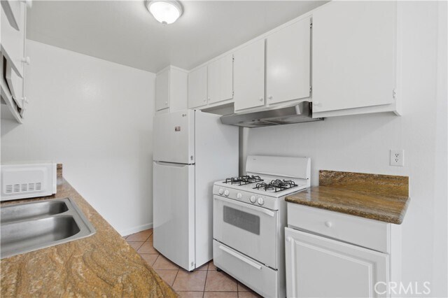 Building Photo - 1250 S Brookhurst St