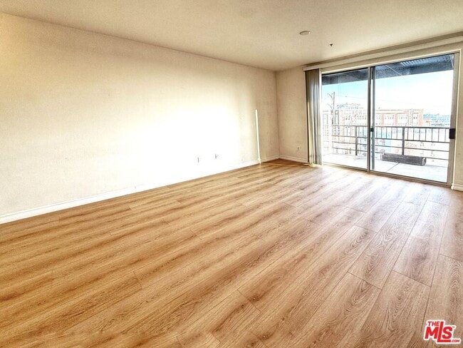 Building Photo - 629 Traction Ave