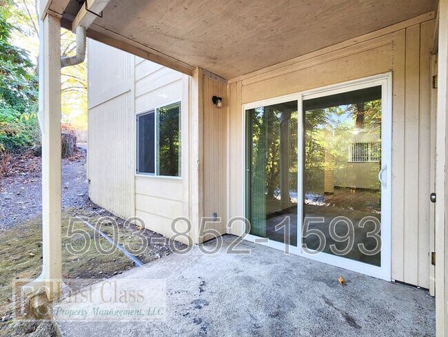 Building Photo - 3618 SW Beaverton Hillsdale Hwy