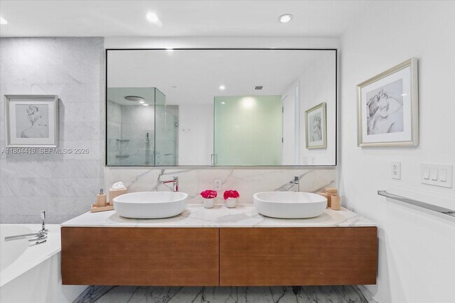 Building Photo - 10201 Collins Ave