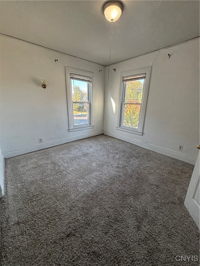 Building Photo - 942 State St