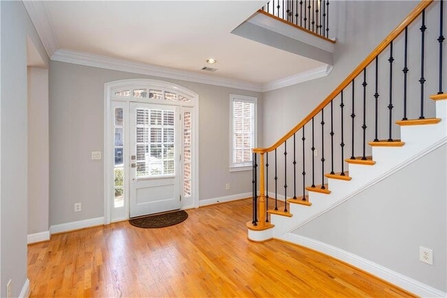 Building Photo - 3206 Windsor Lake Dr NE