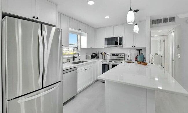 Building Photo - 581 Monaco Blvd