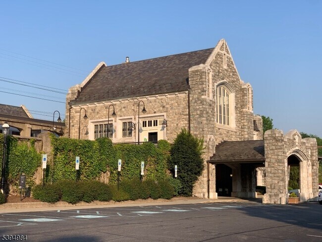 Building Photo - 12 Maple Ave