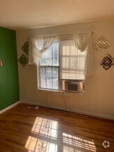 Building Photo - 800 S Oak Dr