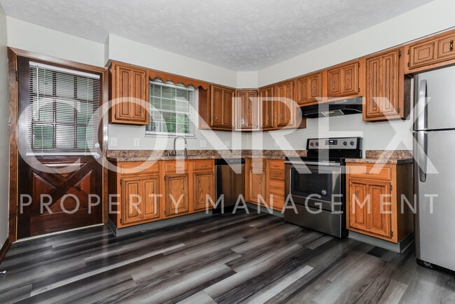 Building Photo - Great 3 Bedroom in Cleves