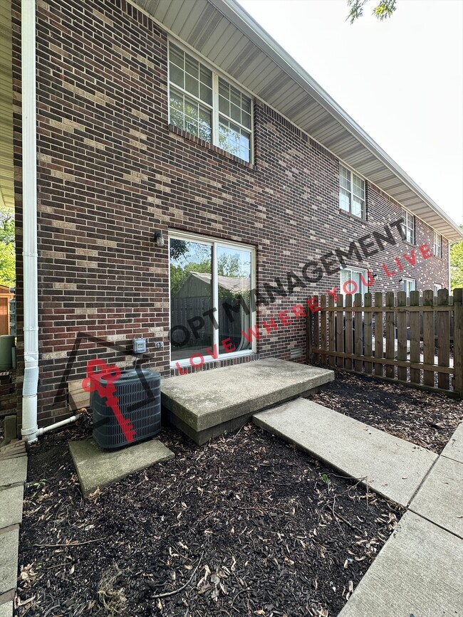 Building Photo - 1406 Sunset Dr