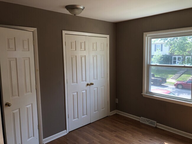Building Photo - 290 Hedgewood Ct