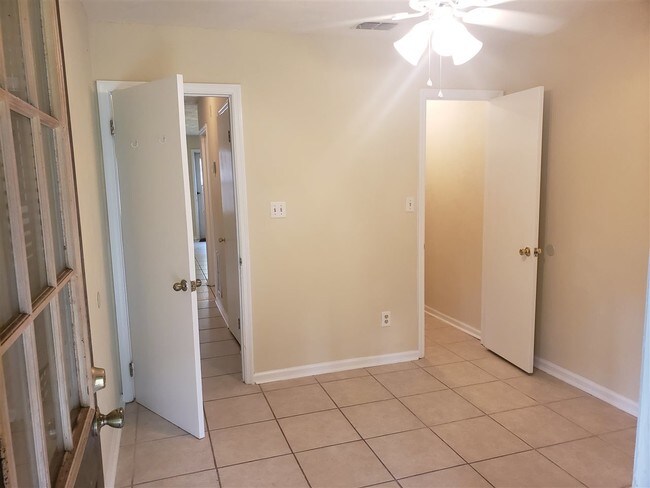 Building Photo - 2129 Victory Garden Ln
