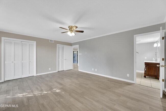 Building Photo - 350 Thunderbird Dr