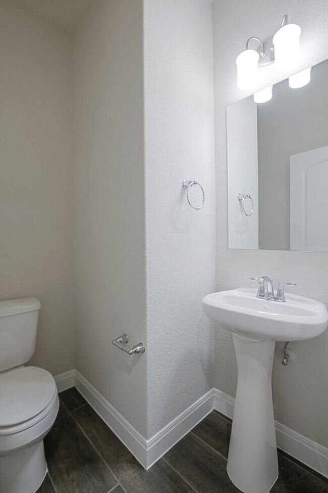 Building Photo - 15915 Durian St