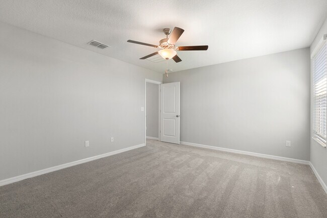 Building Photo - LIKE NEW Home For Rent in Belmont!
