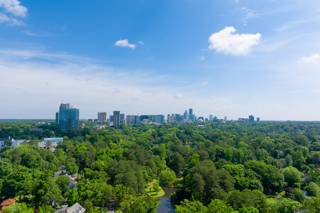 Building Photo - 2479 Peachtree Rd