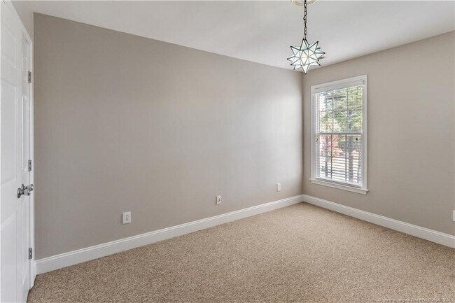 Building Photo - 136 Cottswold Ln