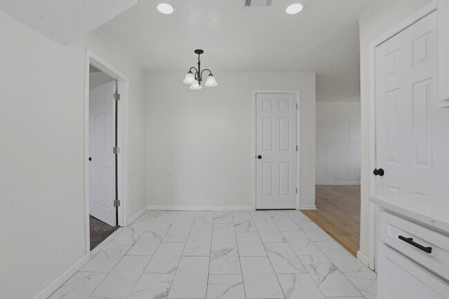 Building Photo - 321 SE 67th St