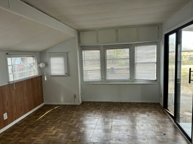 Building Photo - 38651 Tarr Dr