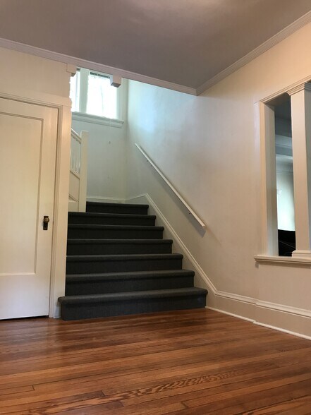 Building Photo - 115 Dewitt Pl