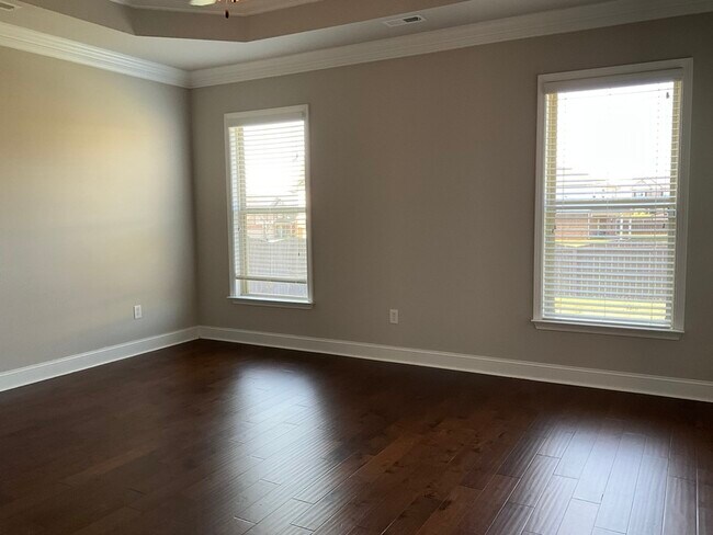Building Photo - 136 Riverfront Dr