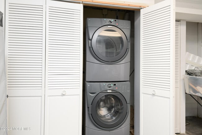 Building Photo - 164 S Linden Ave