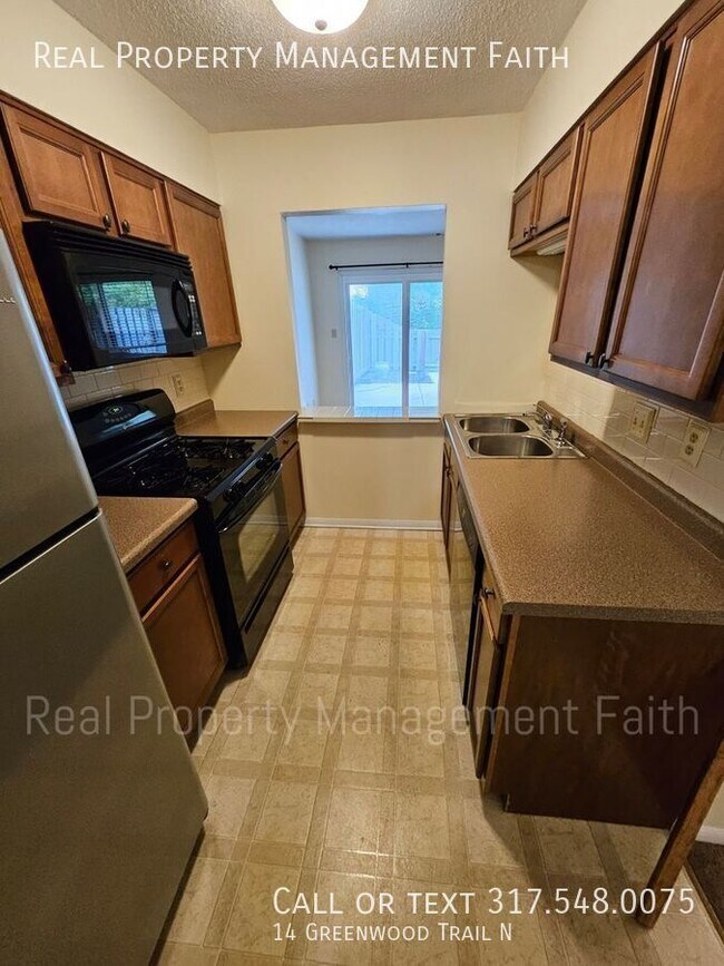 Building Photo - 14 Greenwood Trail N Dr