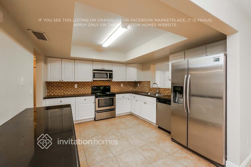 Building Photo - 10320 NW 18th Pl