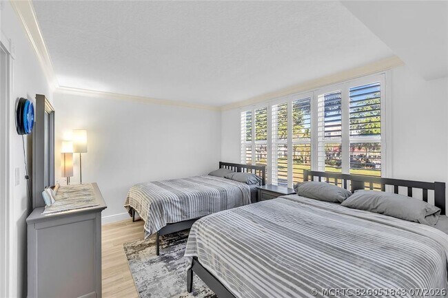 Building Photo - 3150 NE 48th Ct