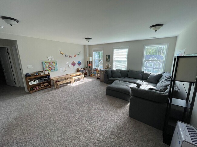 Building Photo - Stunning 5 Bed 3 Bath Home in Anderson Creek Club